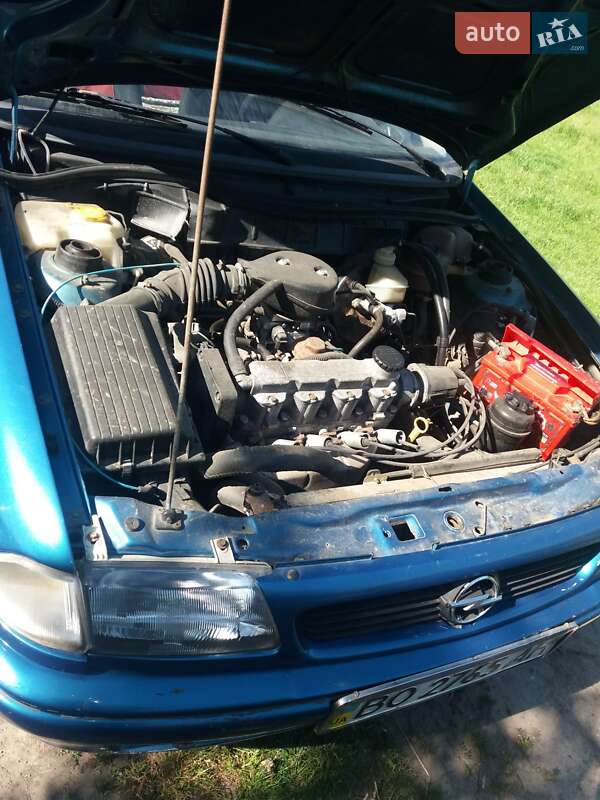 Хэтчбек Opel Astra 1992 в Лановцах