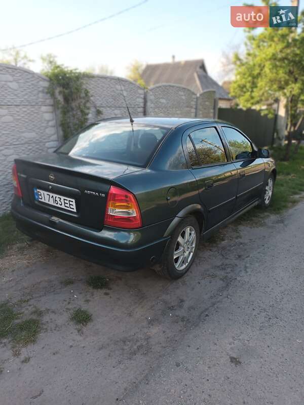 Седан Opel Astra 2004 в Полтаве