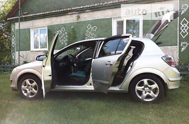 Хэтчбек Opel Astra 2007 в Рокитном