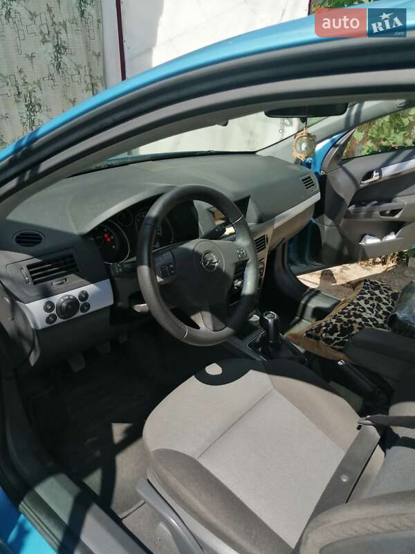 Хэтчбек Opel Astra 2004 в Кропивницком