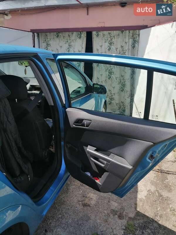 Хэтчбек Opel Astra 2004 в Кропивницком