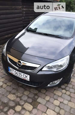 Універсал Opel Astra 2011 в Коломиї