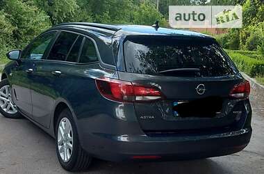 Универсал Opel Astra 2016 в Ровно