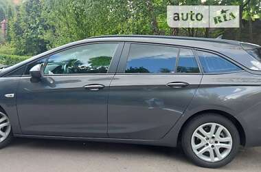 Универсал Opel Astra 2016 в Ровно