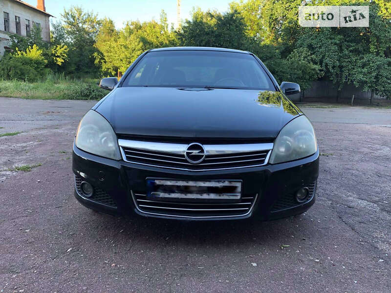 Хэтчбек Opel Astra 2007 в Волочиске