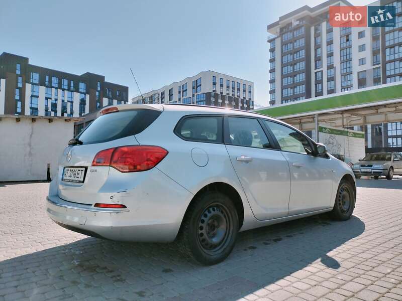 Универсал Opel Astra 2012 в Ивано-Франковске