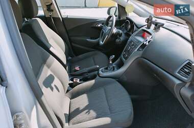 Универсал Opel Astra 2012 в 