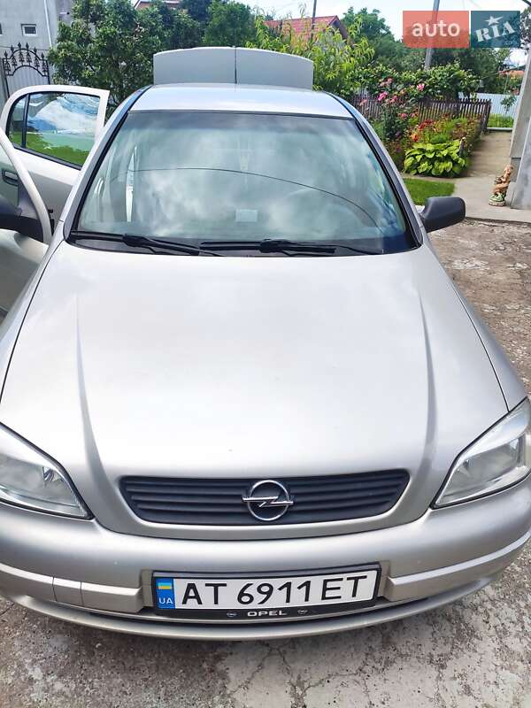 Седан Opel Astra 2008 в Городенке