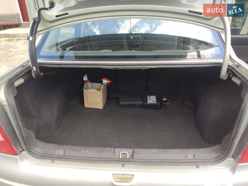 Седан Opel Astra 2008 в Городенке