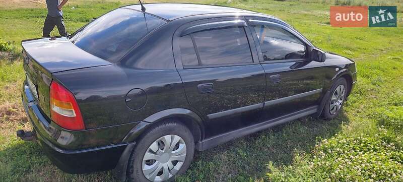 Седан Opel Astra 2005 в Кобеляках