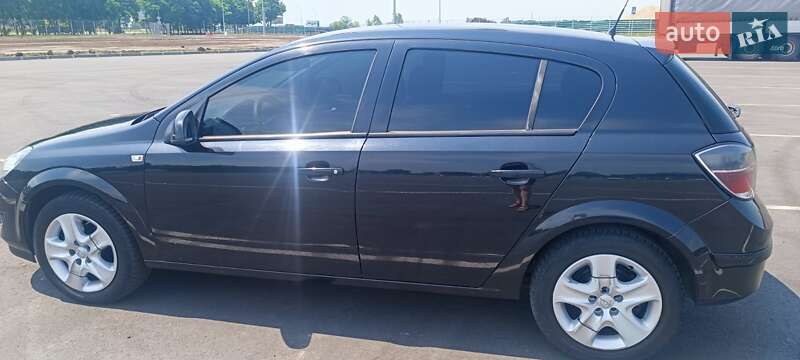 Хетчбек Opel Astra 2012 в Дніпрі