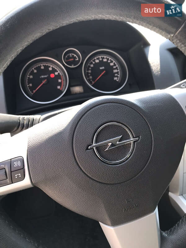 Хэтчбек Opel Astra 2009 в Горишних Плавнях