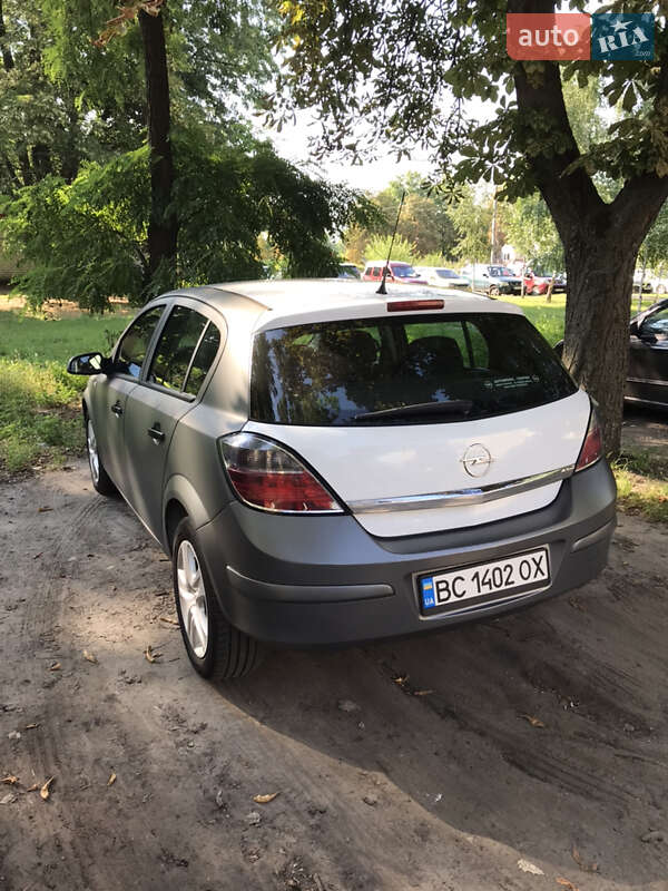 Хэтчбек Opel Astra 2009 в Горишних Плавнях