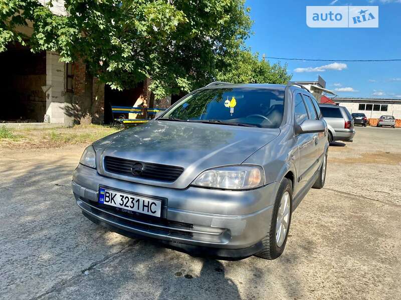 Универсал Opel Astra 2002 в Вараше