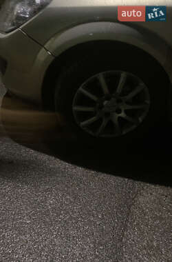 Хэтчбек Opel Astra 2007 в 