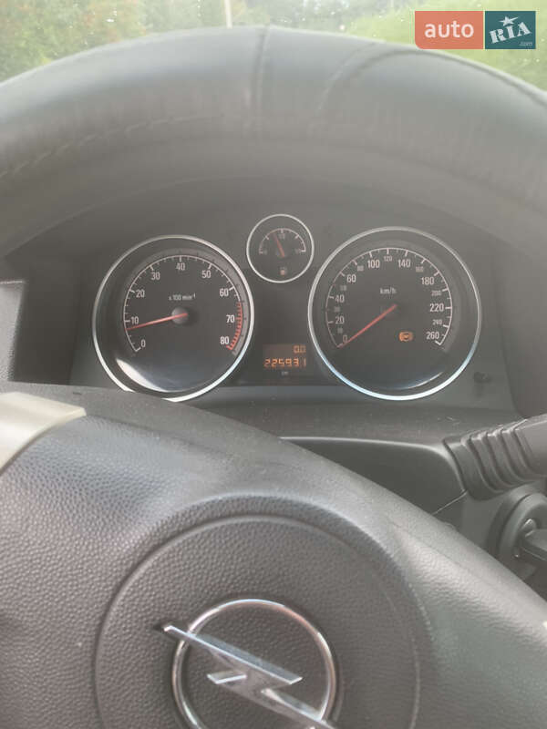 Хэтчбек Opel Astra 2007 в Львове