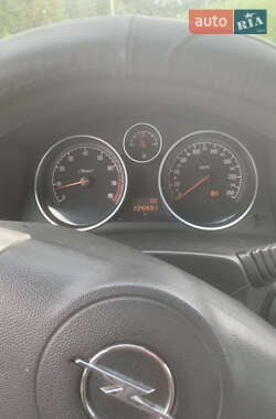 Хэтчбек Opel Astra 2007 в 