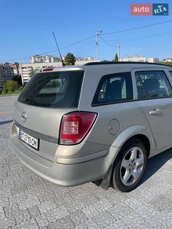 Універсал Opel Astra 2009 в Львові