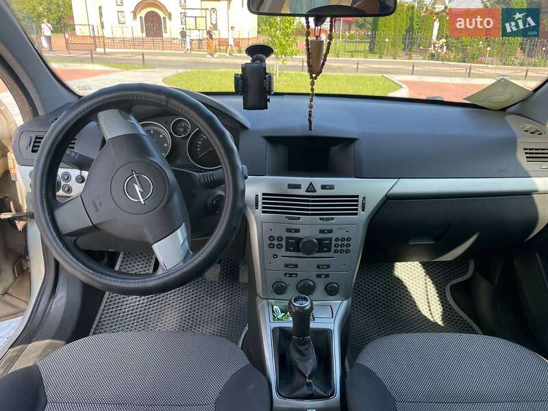 Універсал Opel Astra 2009 в Львові