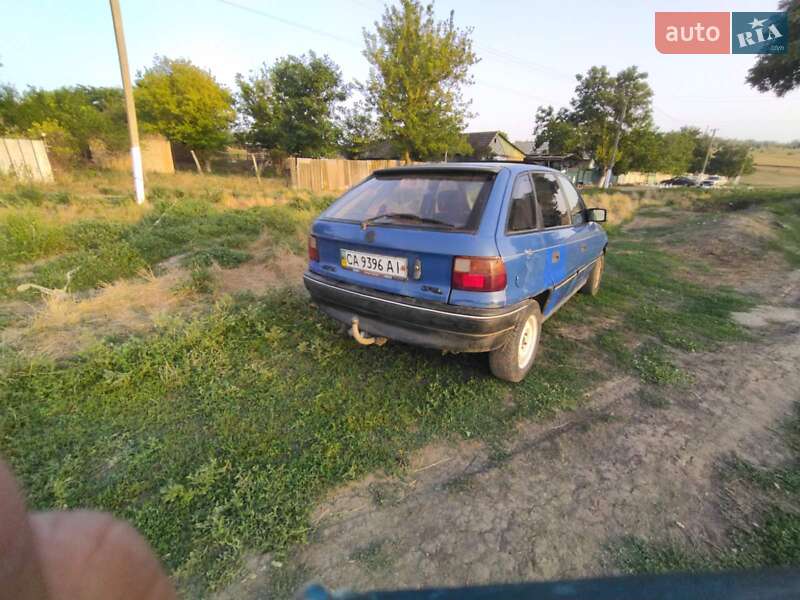 Хэтчбек Opel Astra 1993 в Тарутине