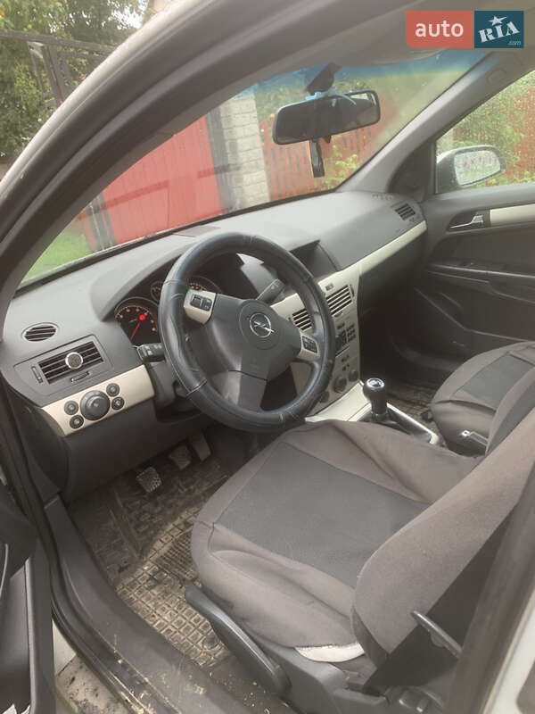 Хэтчбек Opel Astra 2007 в Львове