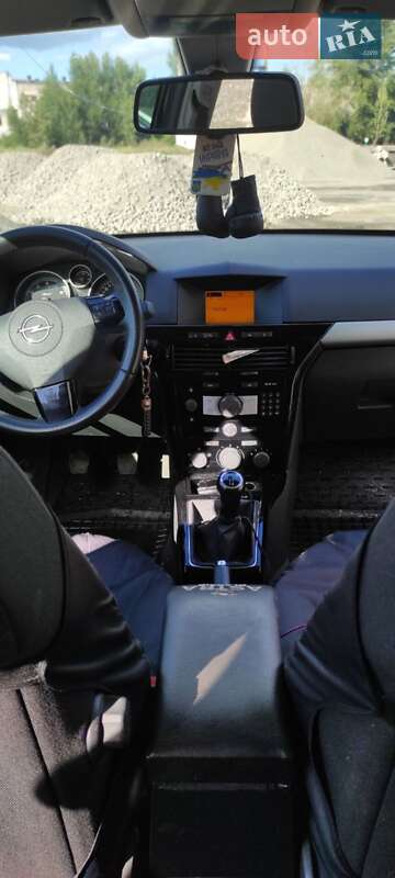 Универсал Opel Astra 2010 в Обухове