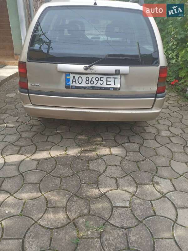 Универсал Opel Astra 1997 в Чопе