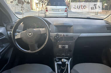 Универсал Opel Astra 2005 в Заставной
