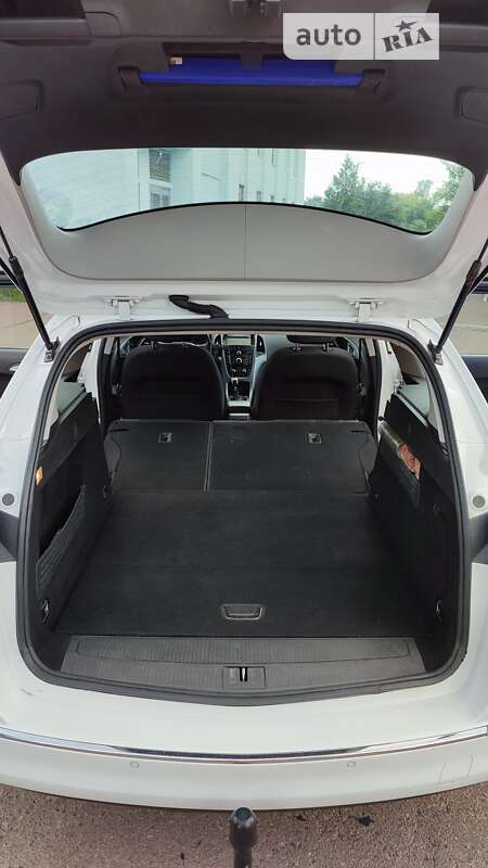 Универсал Opel Astra 2012 в Чернигове