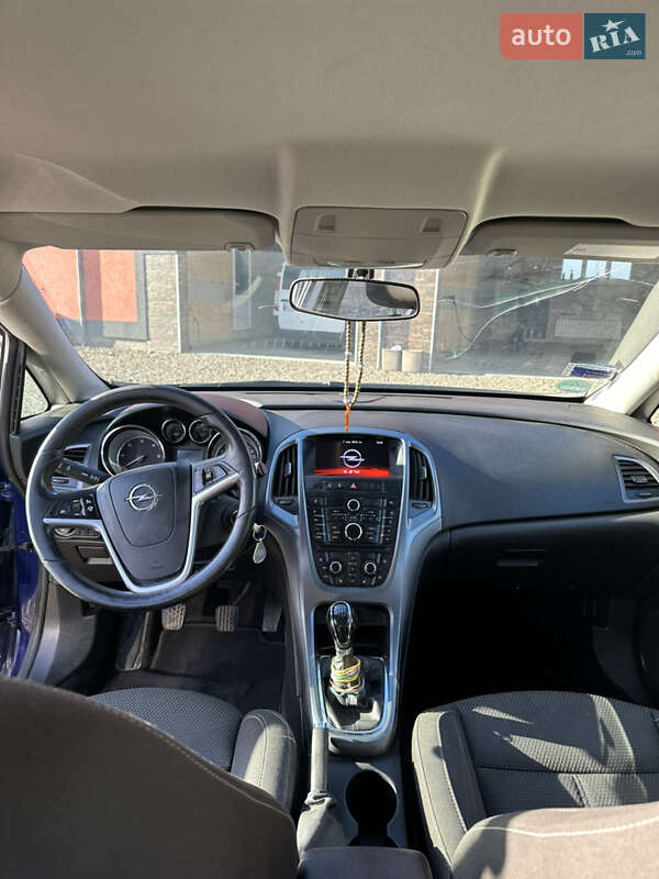 Универсал Opel Astra 2014 в Тячеве