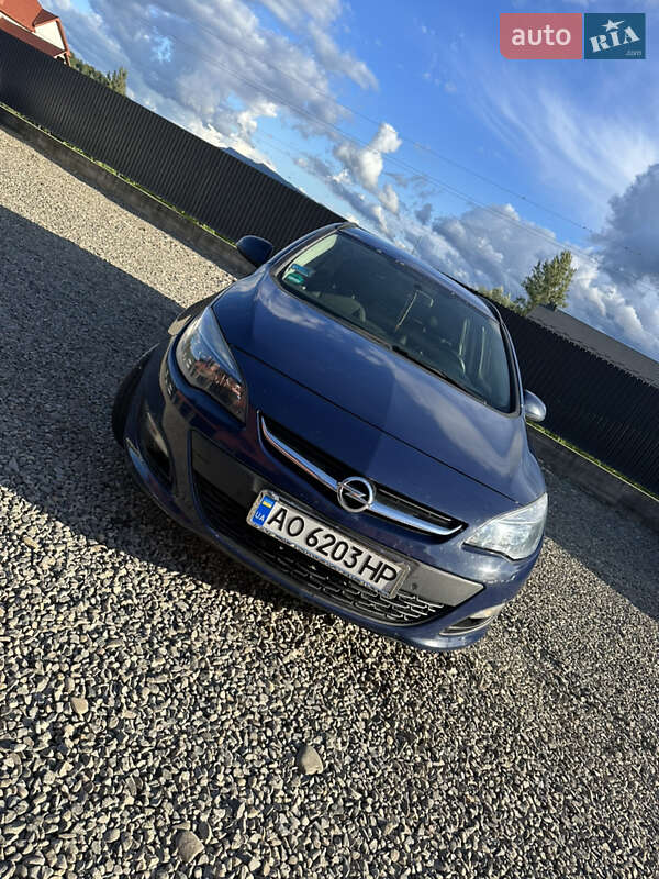 Универсал Opel Astra 2014 в Тячеве
