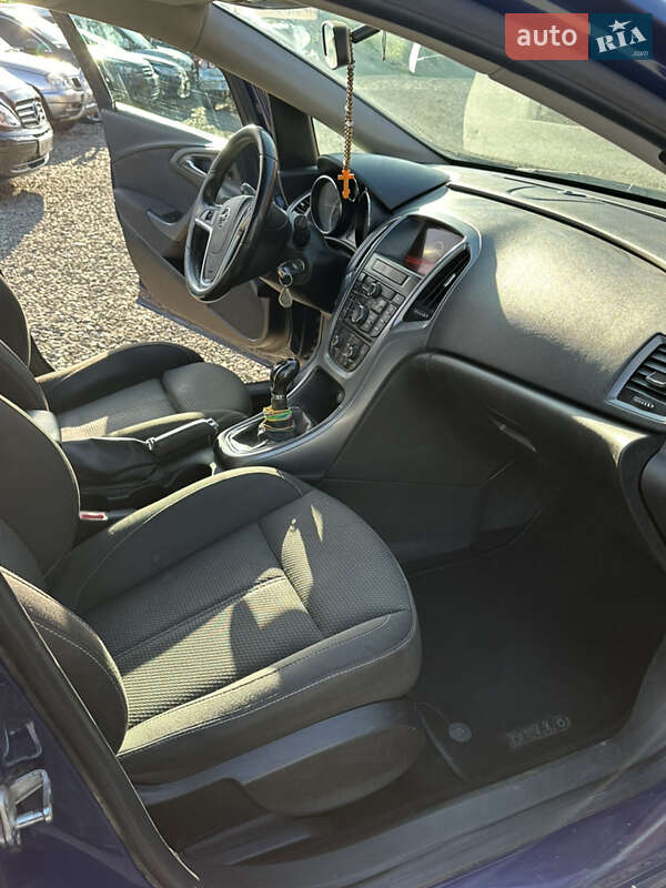 Универсал Opel Astra 2014 в Тячеве