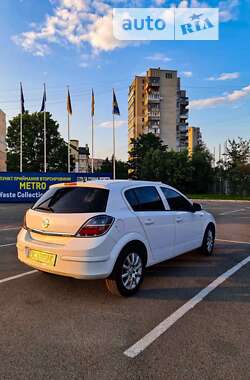 Хэтчбек Opel Astra 2012 в Львове