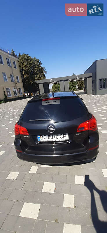 Opel Astra 2011 Opel Astra 2011