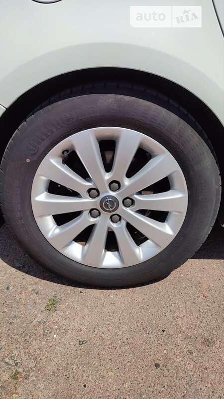 Универсал Opel Astra 2012 в Чернигове