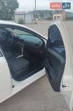 Универсал Opel Astra 2011 в 