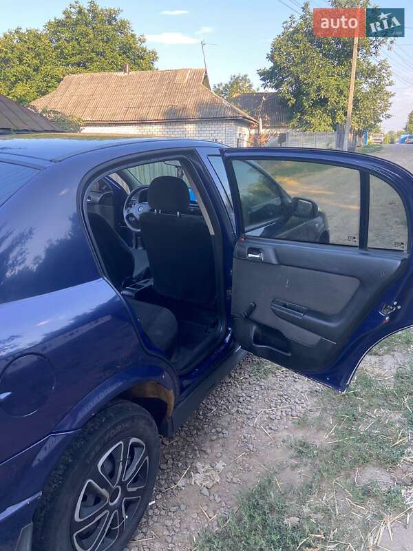 Хэтчбек Opel Astra 2004 в Бершади