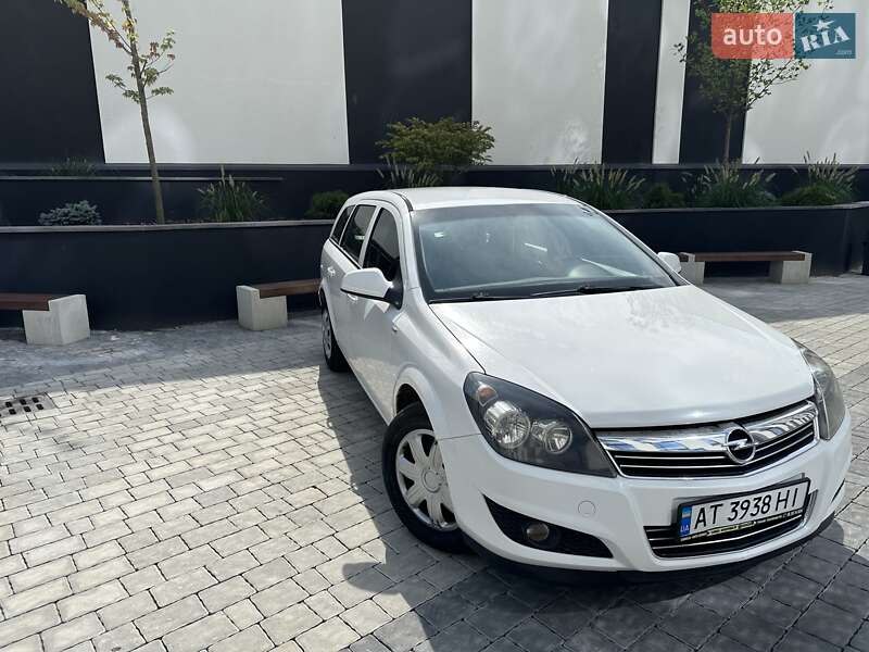 Універсал Opel Astra 2011 в Новій Одесі