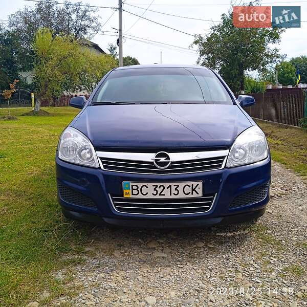 Хетчбек Opel Astra 2008 в 
