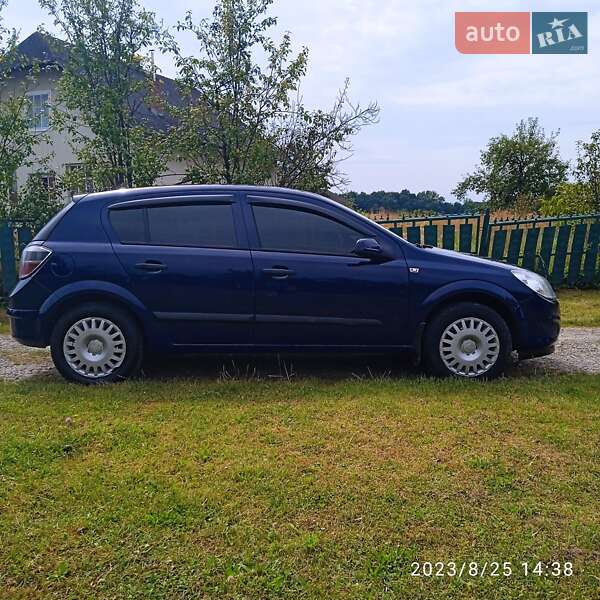 Хэтчбек Opel Astra 2008 в Стрые