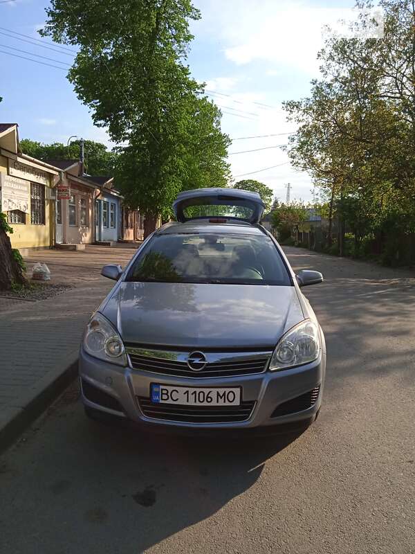 Універсал Opel Astra 2009 в Львові