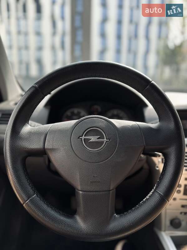 Універсал Opel Astra 2011 в Новій Одесі