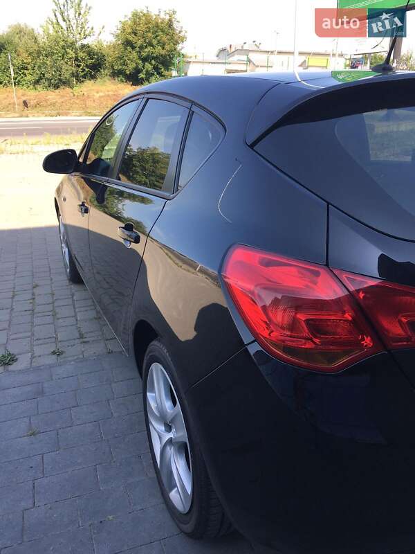 Хэтчбек Opel Astra 2011 в Ивано-Франковске