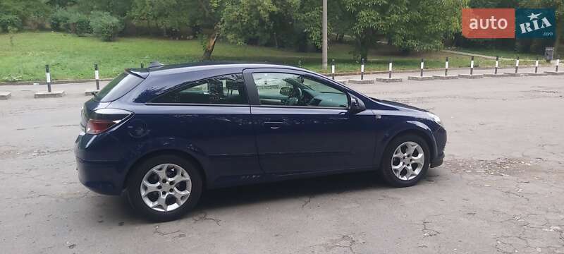 Купе Opel Astra 2008 в Тернополі