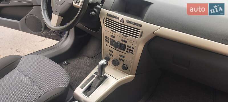 Купе Opel Astra 2008 в Тернополі