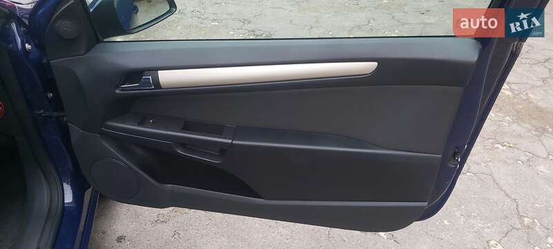 Купе Opel Astra 2008 в Тернополі