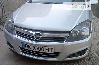 Хэтчбек Opel Astra 2012 в Ровно