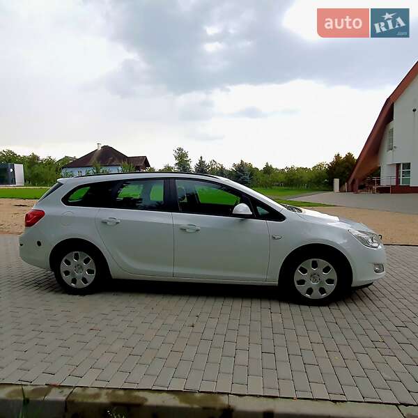 Універсал Opel Astra 2011 в Калуші