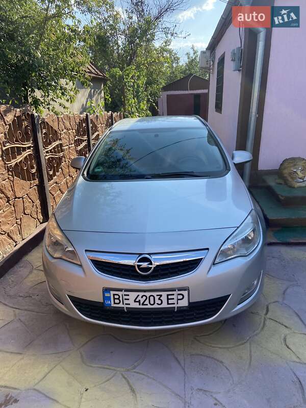 Opel Astra 2011