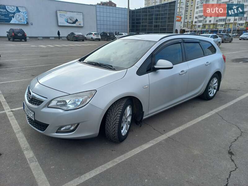 Универсал Opel Astra 2011 в 